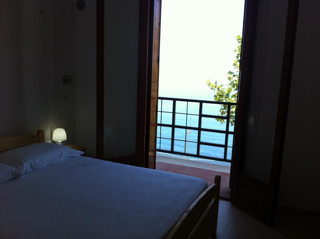 Marco Polo Casa Vacanze Pollina Habitación foto
